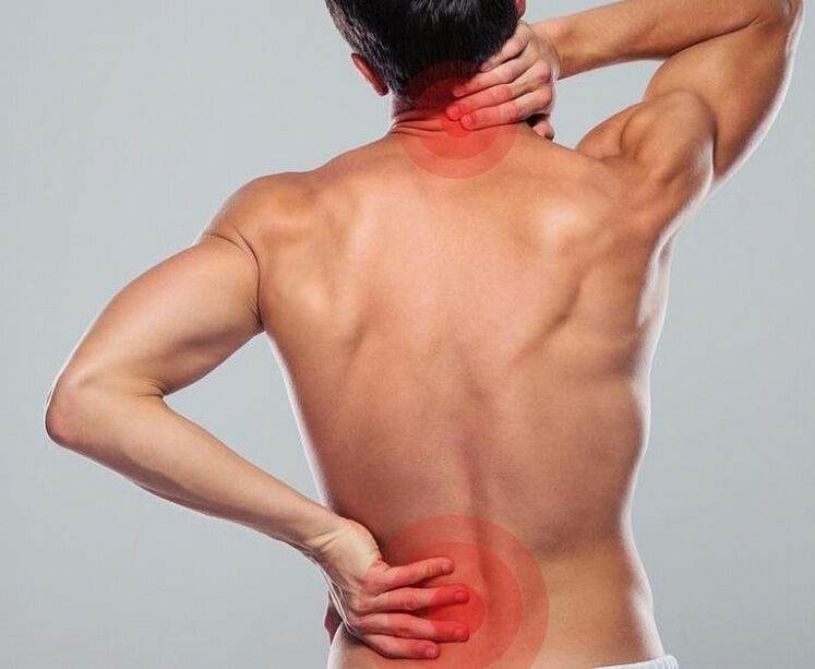 Un home ten osteocondrose espinal
